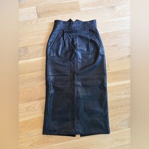 Women's Black Leather Midi Pencil Skirt - Classic High-Waist Style